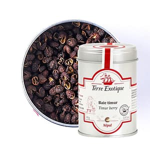 La baie Timur est récoltée par les paysans dans les montagnes népalaises, elle possède des notes de pamplemousse, un parfum citronné.